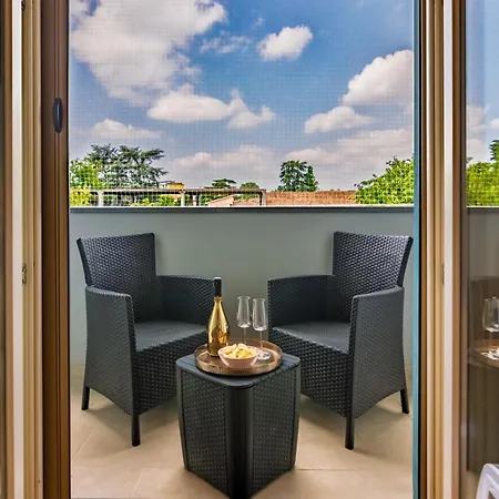 Apartamento Moderno - Terrazza E Parcheggio Coperto